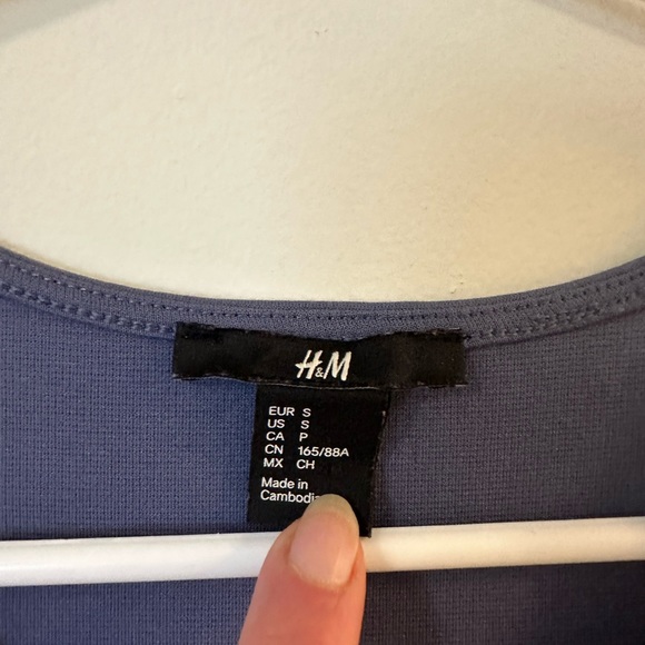 H&M dress size small - knee length , super cute for all occasions. Spring blue! - Picture 2 of 2